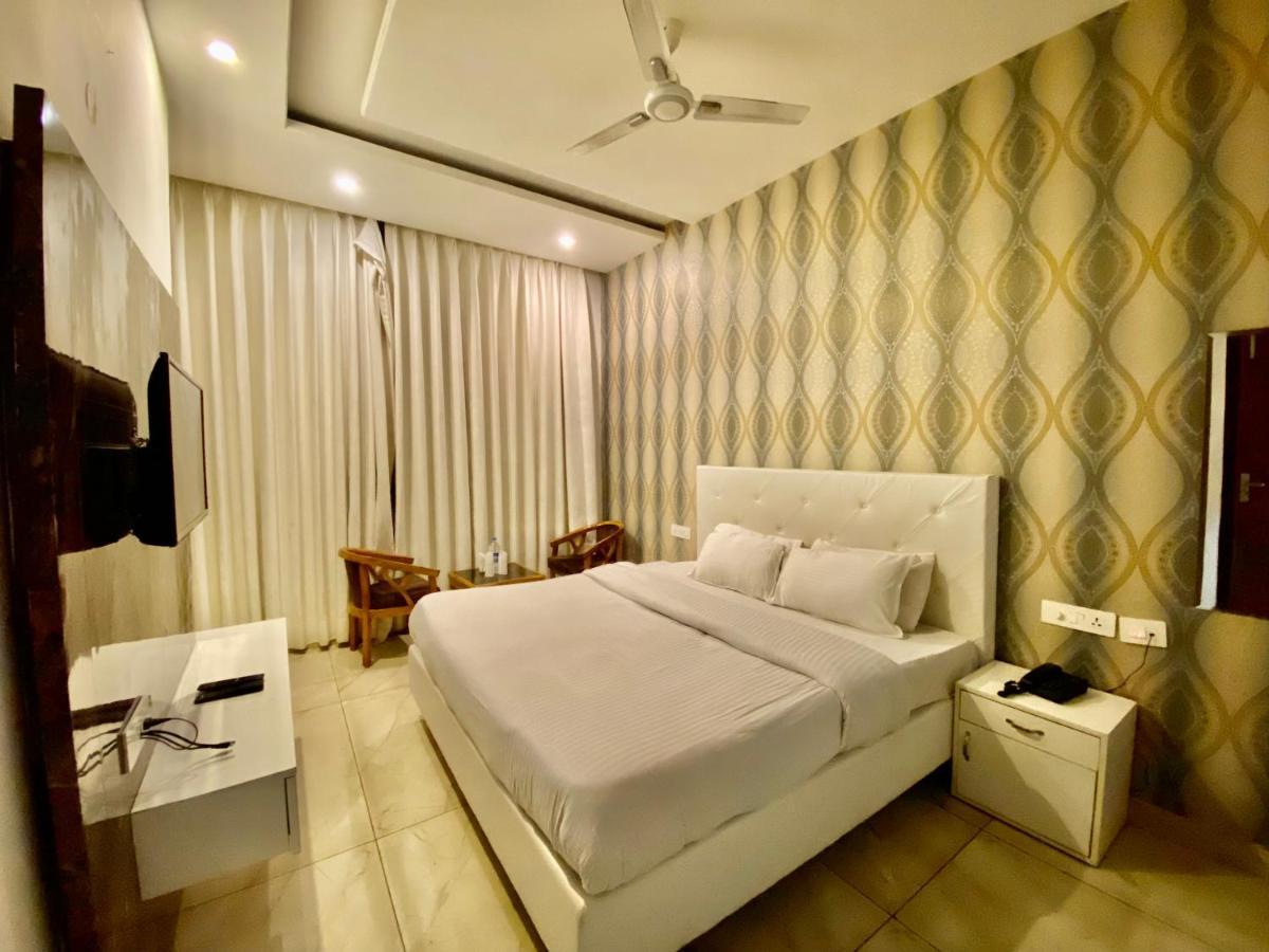 Hotel Hollywood - Family Hotel Zirakpur Exterior foto
