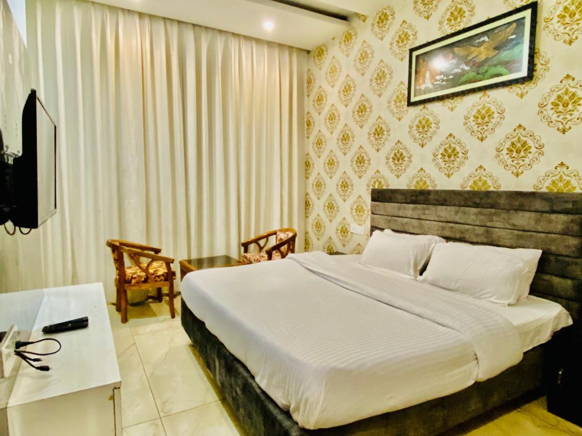 Hotel Hollywood - Family Hotel Zirakpur Exterior foto
