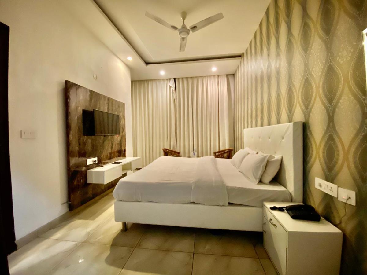 Hotel Hollywood - Family Hotel Zirakpur Exterior foto